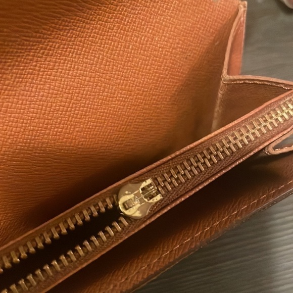 Authentic LV Wallet in Monogram - Picture 11 of 11